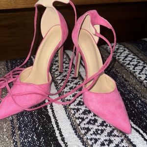 NEVER BEEN WORN HEELS!